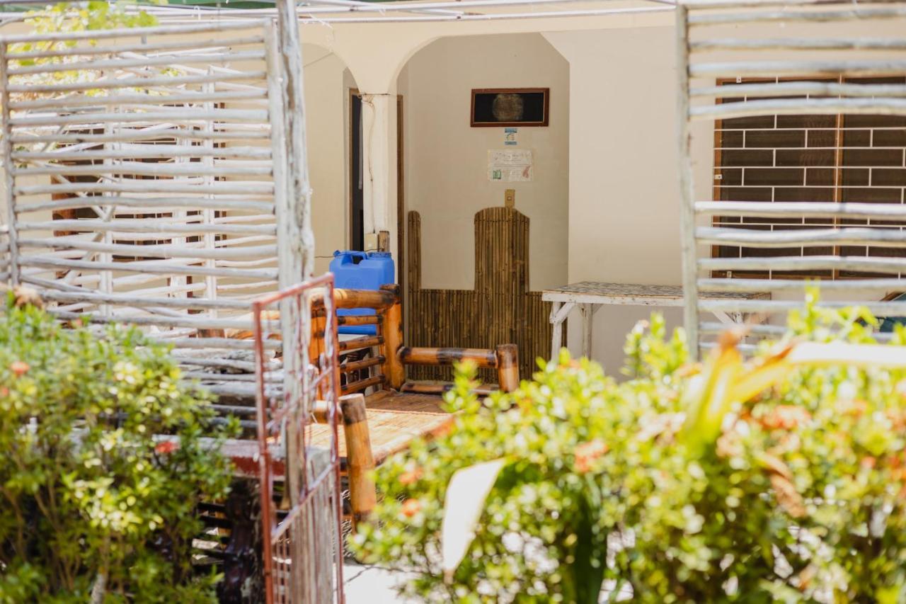 Puerto Galera Hostel المظهر الخارجي الصورة